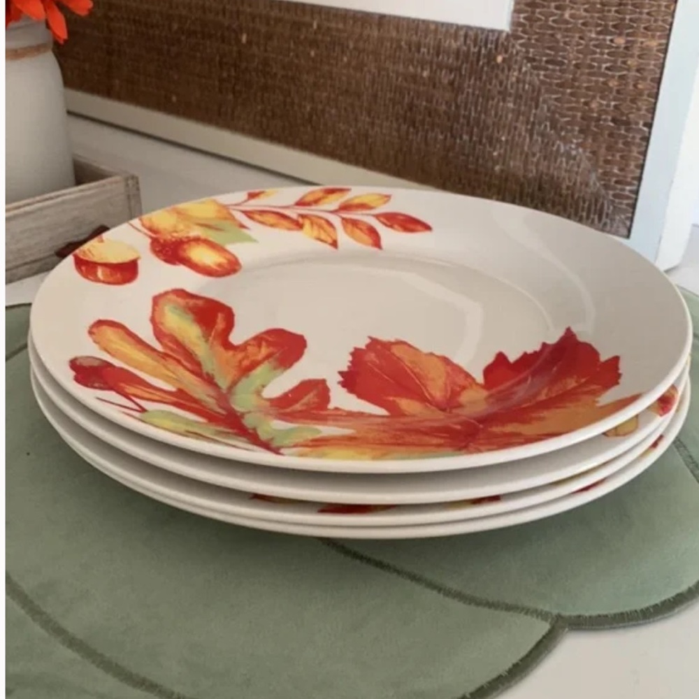 FALL THEMED CERAMIC DINNER PLATES  SET OF 4  NWT